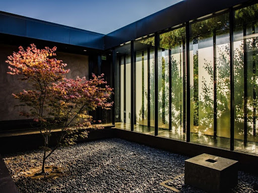 Building a Screened Porch? Key Factors to Consider Before Hiring a Contractor Building a Screened Porch? Key Factors to Consider Before Hiring a Contractor