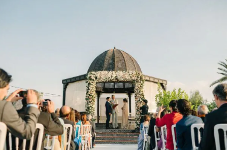 Candid vs. Posed Shots: Insights From Dubai Wedding Photographers Candid vs. Posed Shots: Insights From Dubai Wedding Photographers