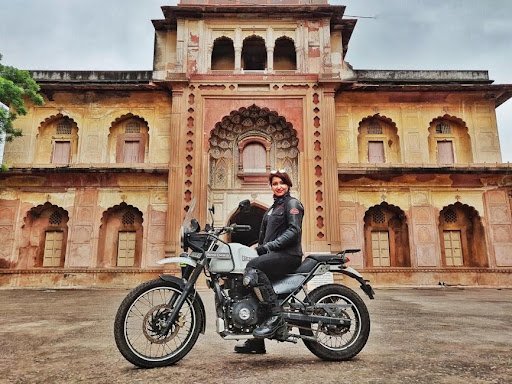 Start Your Jaipur Adventure with Easy Two Wheeler Rentals Near the Station